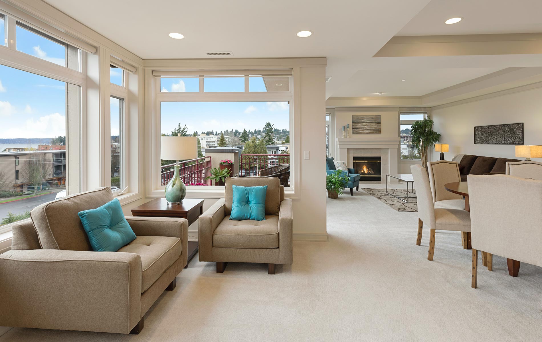 primer piso de una sala de casa